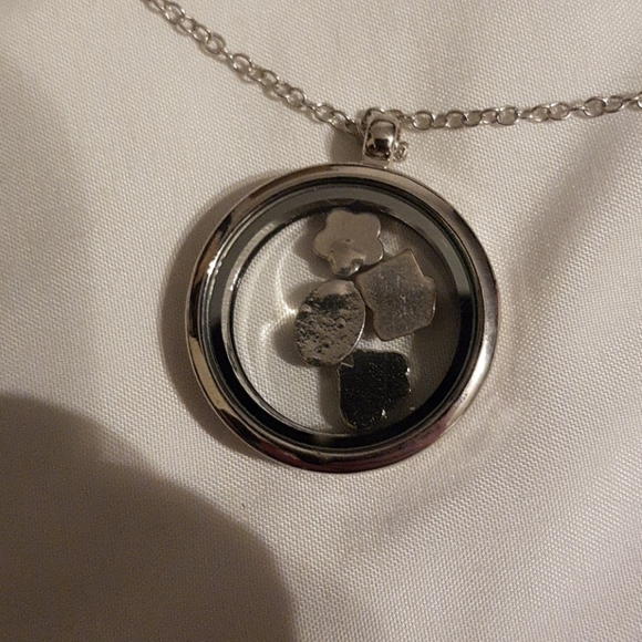 Women's Crystal Jewelry Round pendant necklace with 4 charms - Picture 4 of 4